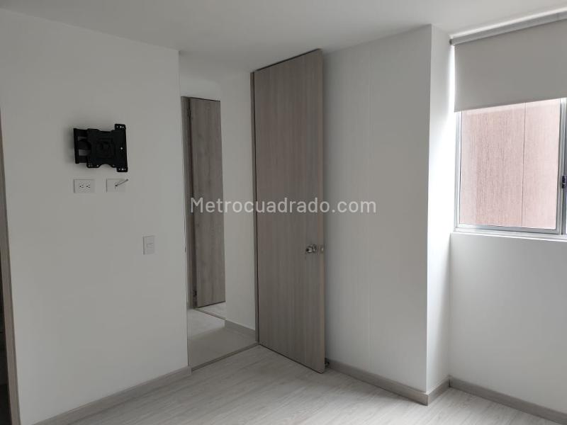 3BR Apartment in El Poblado with Balcony & Covered Parking - 8