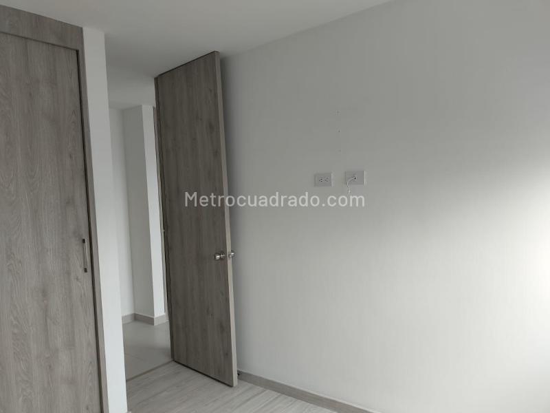 3BR Apartment in El Poblado with Balcony & Covered Parking - 9