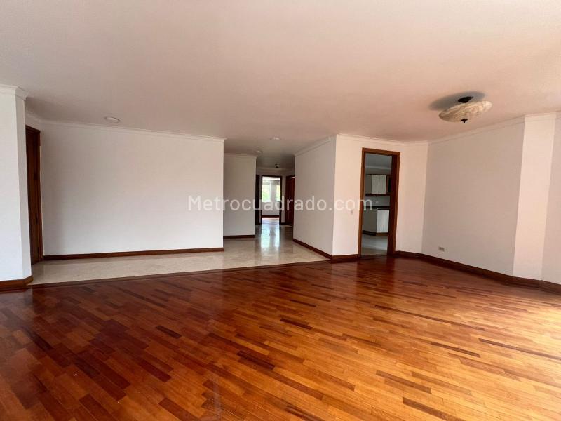4BR Apartment with 4 Baths in Closed Unit in El Poblado - 5