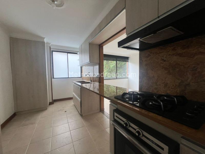 Spacious 2BR Apartment in Quiet El Poblado Area - 6