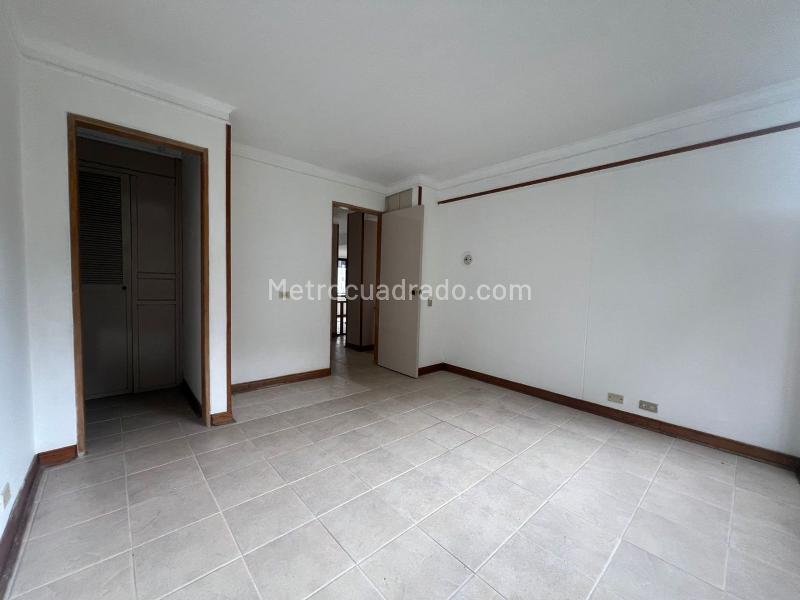 Spacious 2BR Apartment in Quiet El Poblado Area - 8