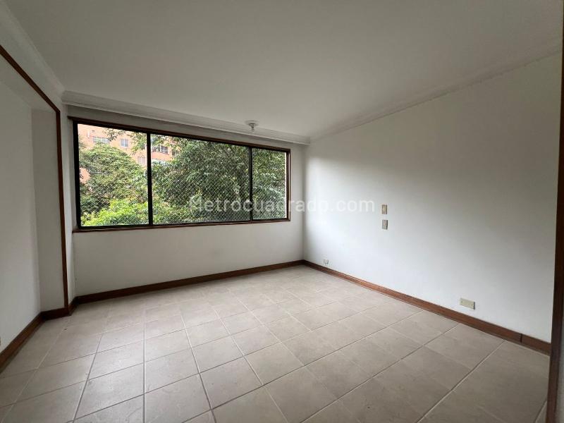 Spacious 2BR Apartment in Quiet El Poblado Area - 9