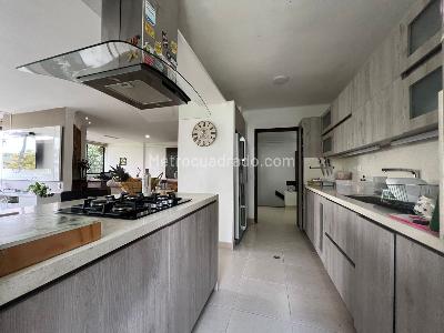 Apartamento de 3 alcobas en venta en El Poblado, Medellín, 215 m² · foto 5 de 20