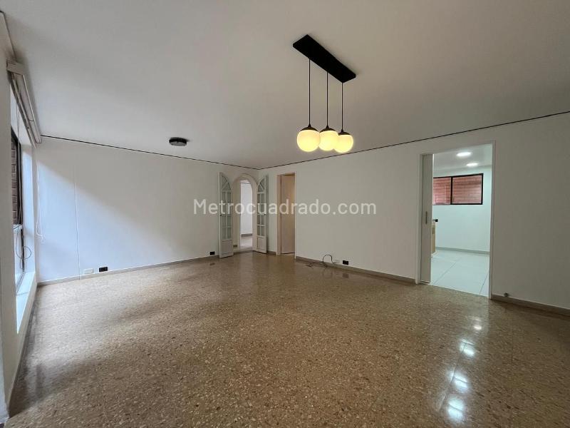 2BR Apartment in El Poblado with Balcony & Covered Linear Parking - 2