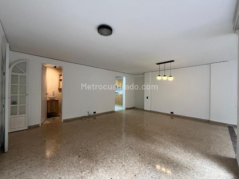 2BR Apartment in El Poblado with Balcony & Covered Linear Parking - 3