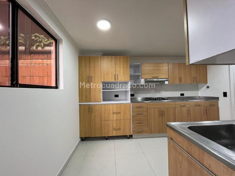 2BR Apartment in El Poblado with Balcony & Covered Linear Parking - 7