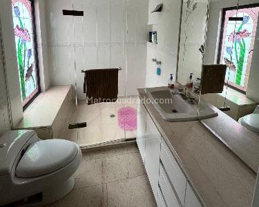 Casa de 3 alcobas en venta en El Poblado, Medellín, 538 m² · foto 10 de 15