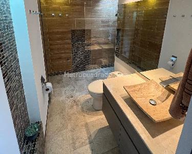Casa de 3 alcobas en venta en El Poblado, Medellín, 538 m² · foto 11 de 15