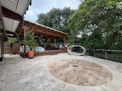 Casa de 3 alcobas en venta en El Poblado, Medellín, 538 m² · foto 12 de 15