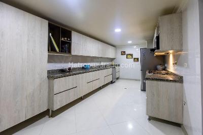 Casa de 3 alcobas en venta en El Poblado, Medellín, 538 m² · foto 5 de 15