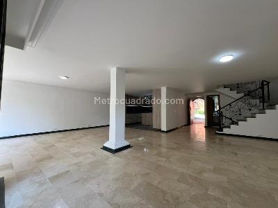 Casa en arriendo en El Poblado, Medellín · foto 3 de 20
