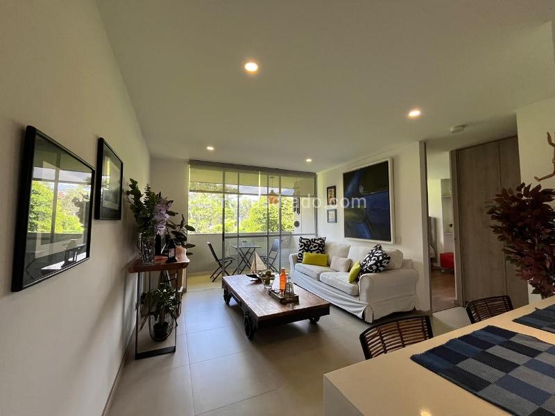 1BR Studio Apartment with Balcony and Covered Parking in El Poblado - 2