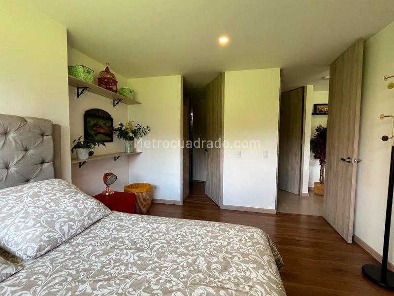 1BR Studio Apartment with Balcony and Covered Parking in El Poblado - 8