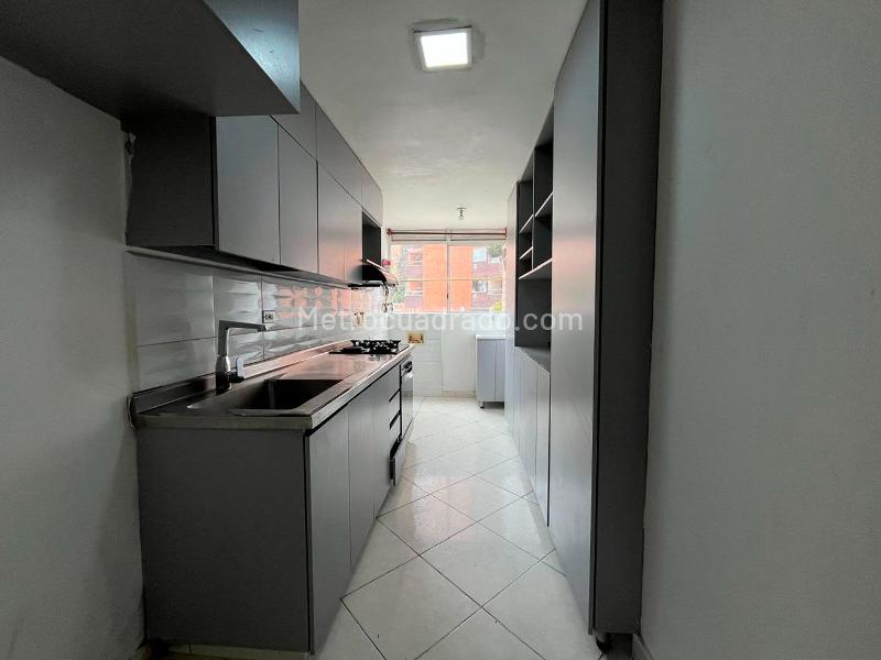 Apartamento de 2 Alcobas en El Poblado con Balcón y Parqueadero Cubierto - 3