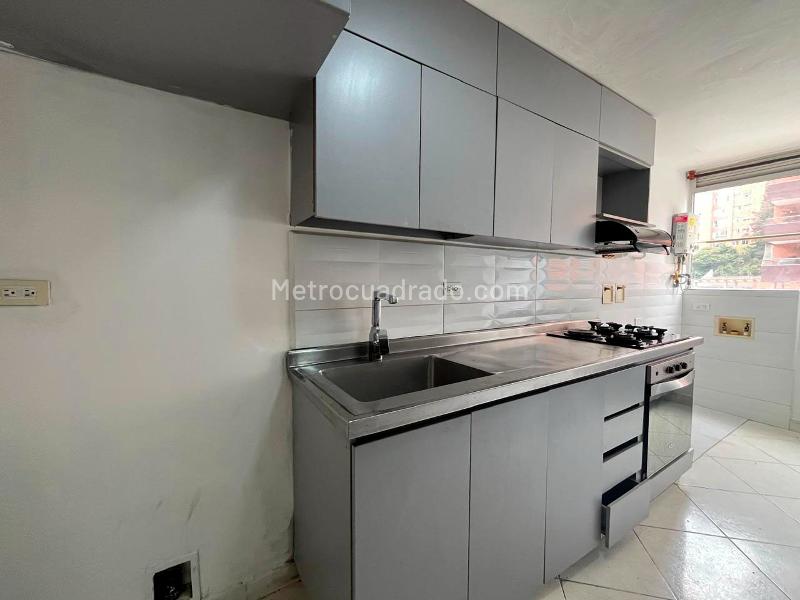 Apartamento de 2 Alcobas en El Poblado con Balcón y Parqueadero Cubierto - 5