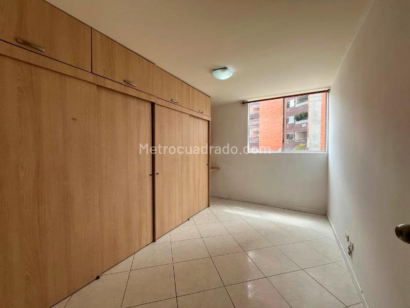 Apartamento de 2 Alcobas en El Poblado con Balcón y Parqueadero Cubierto - 7