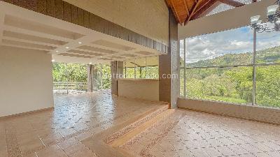 Casa de 3 alcobas en venta en Rionegro, Rionegro, 500 m² · foto 2 de 12