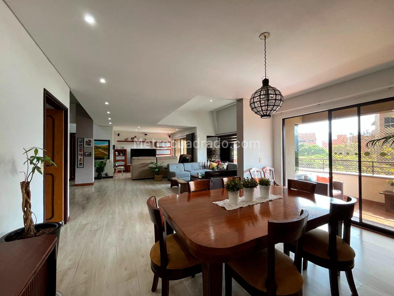 Apartamento de 4 habitaciones en venta en El Poblado, Medellín — imagen 1 de 20