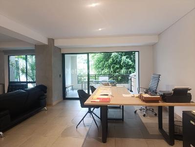 Apartamento de 3 alcobas en venta en El Poblado, Medellín, 212 m² · foto 4 de 19