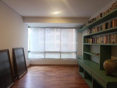 Apartamento de 3 alcobas en venta en El Poblado, Medellín, 212 m² · foto 7 de 19