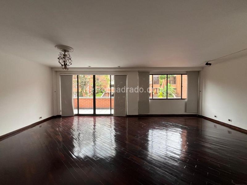 Spacious 3BR House in Exclusive Area of El Poblado - 2
