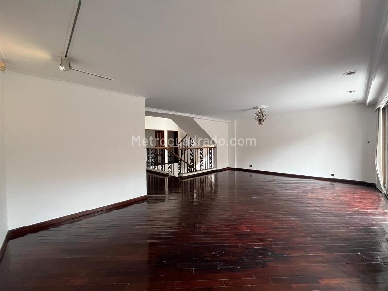 Spacious 3BR House in Exclusive Area of El Poblado - 3