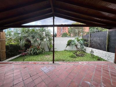 Casa de 4 alcobas en venta en El Poblado, Medellín, 275 m² · foto 11 de 12
