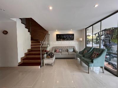 Casa de 4 alcobas en venta en Envigado, Envigado, 240 m² · foto 2 de 19