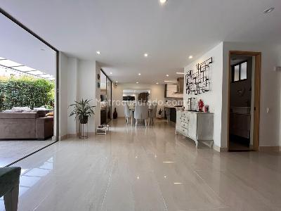 Casa de 4 alcobas en venta en Envigado, Envigado, 240 m² · foto 3 de 19
