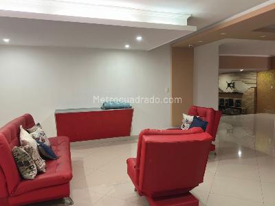 Apartamento de 3 alcobas en venta en El Poblado, Medellín, 300 m² · foto 2 de 18