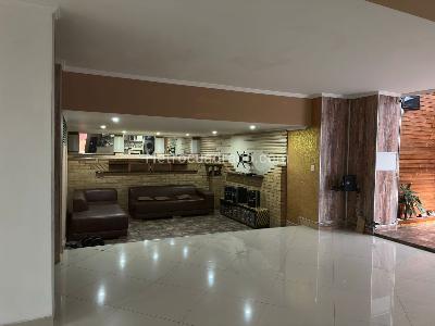 Apartamento de 3 alcobas en venta en El Poblado, Medellín, 300 m² · foto 3 de 18