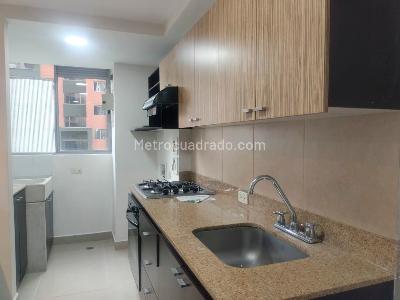 Apartamento de 3 alcobas en arriendo en Villa Carlota, Medellín, 73 m² · foto 4 de 14