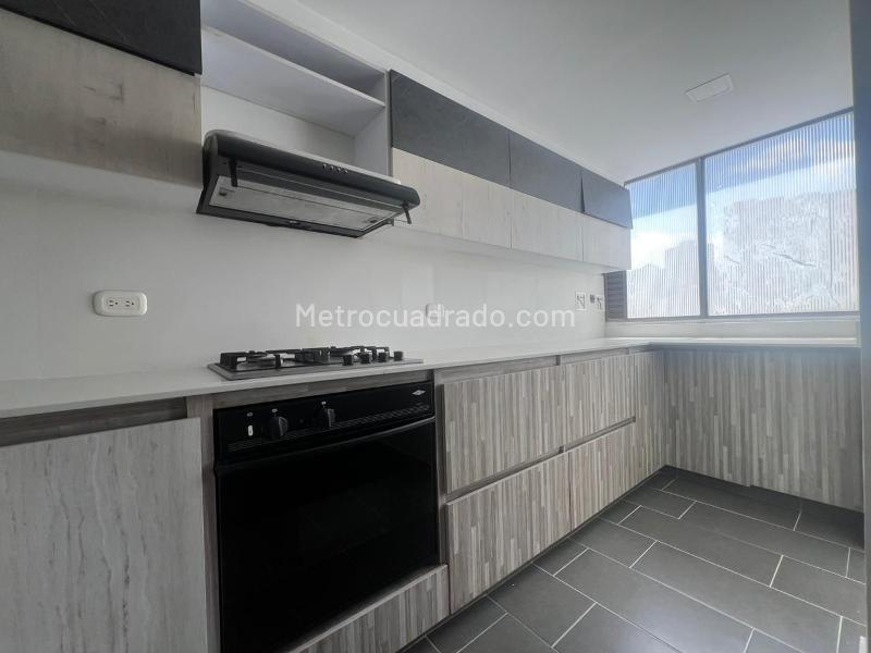 Apartamento de 3 Alcobas con Balcón y Parqueadero Cubierto en El Poblado - 5