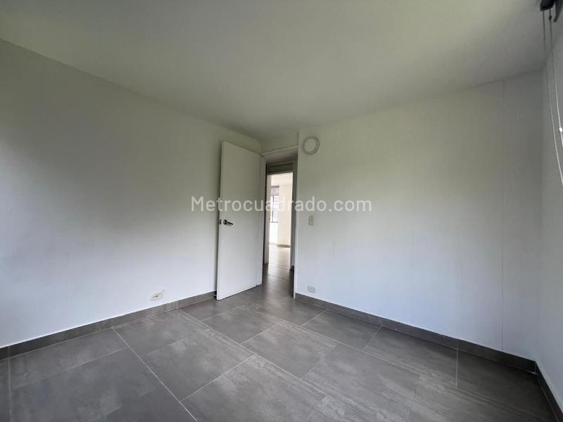 Apartamento de 3 Alcobas con Balcón y Parqueadero Cubierto en El Poblado - 9