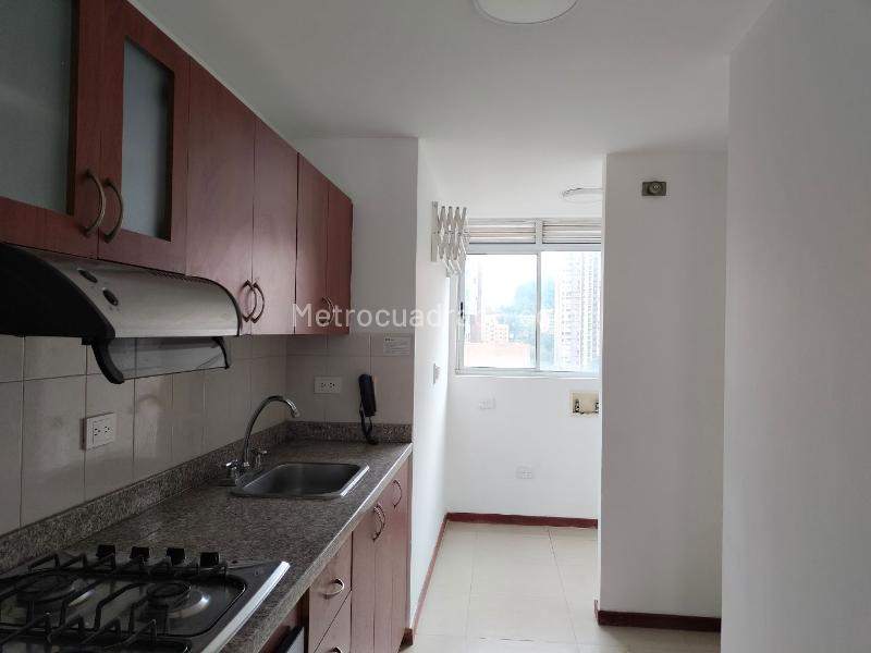 Apartamento de 3 Alcobas con 3 Baños en El Poblado (Zona Residencial Tranquila) - 4