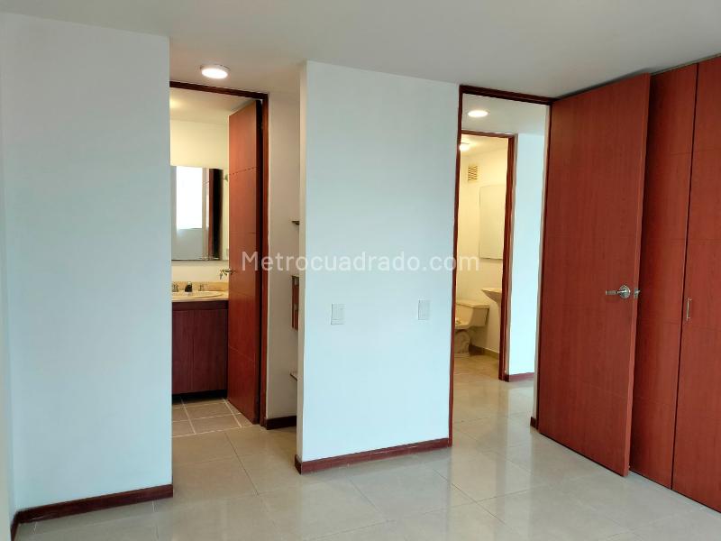 Apartamento de 3 Alcobas con 3 Baños en El Poblado (Zona Residencial Tranquila) - 7