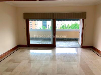 Apartamento en venta en El Poblado, Medellín · foto 2 de 11