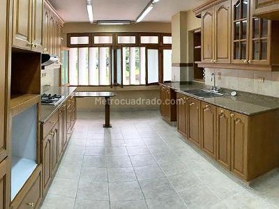 Apartamento en venta en El Poblado, Medellín · foto 3 de 11
