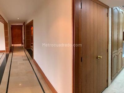 Apartamento en venta en El Poblado, Medellín · foto 4 de 11