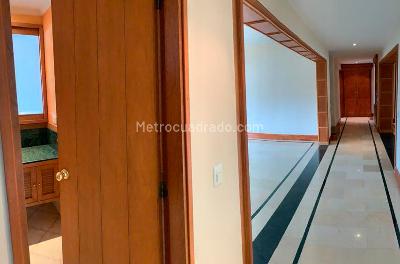 Apartamento en venta en El Poblado, Medellín · foto 8 de 11