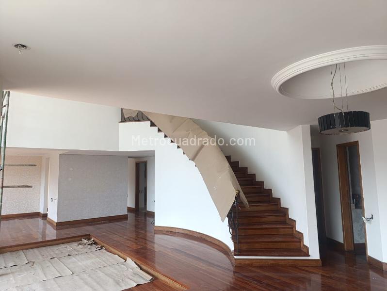 Elegant 4BR Apartment with Jacuzzi in El Poblado - 2
