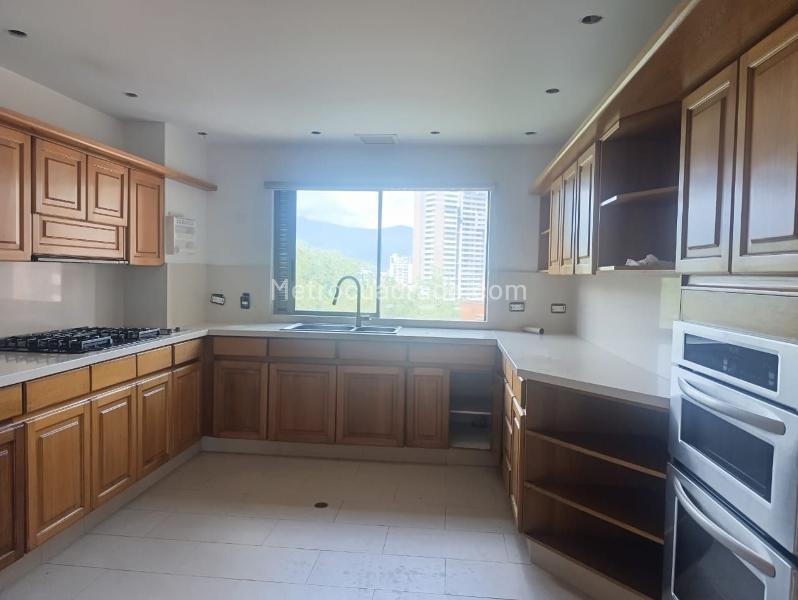 Elegant 4BR Apartment with Jacuzzi in El Poblado - 3