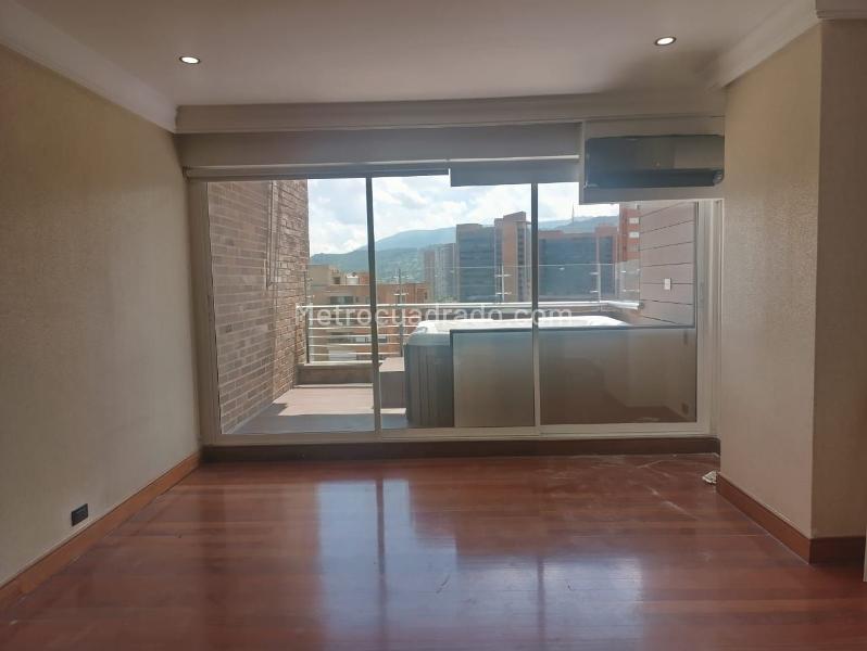 Elegant 4BR Apartment with Jacuzzi in El Poblado - 6