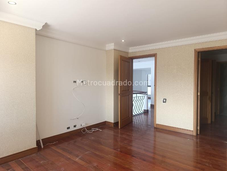 Elegant 4BR Apartment with Jacuzzi in El Poblado - 7