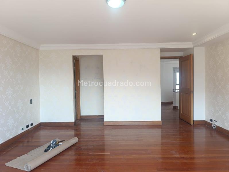 Elegant 4BR Apartment with Jacuzzi in El Poblado - 8