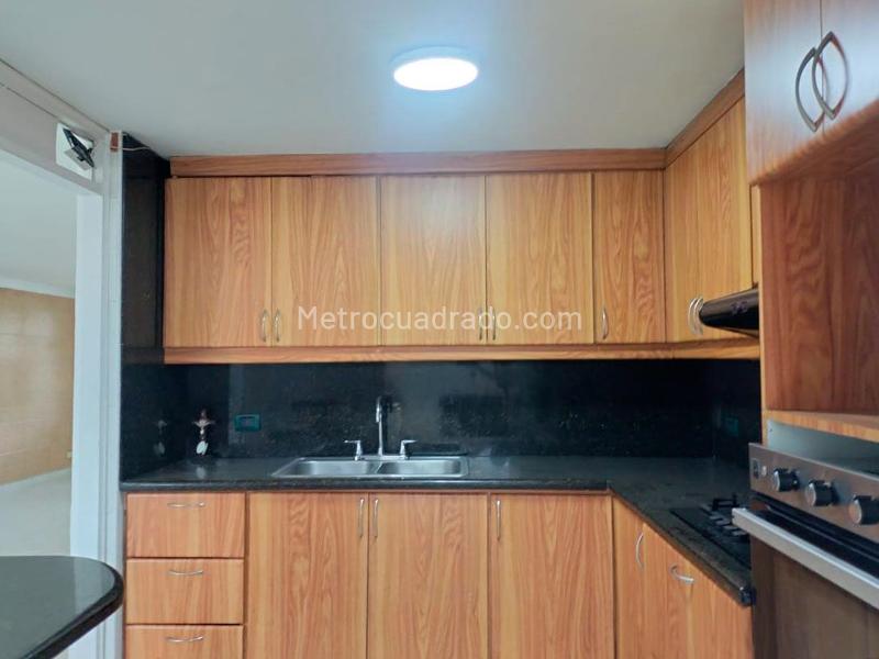 Apartamento Amplio de 3 Alcobas en El Poblado, Zona Tranquila - 6