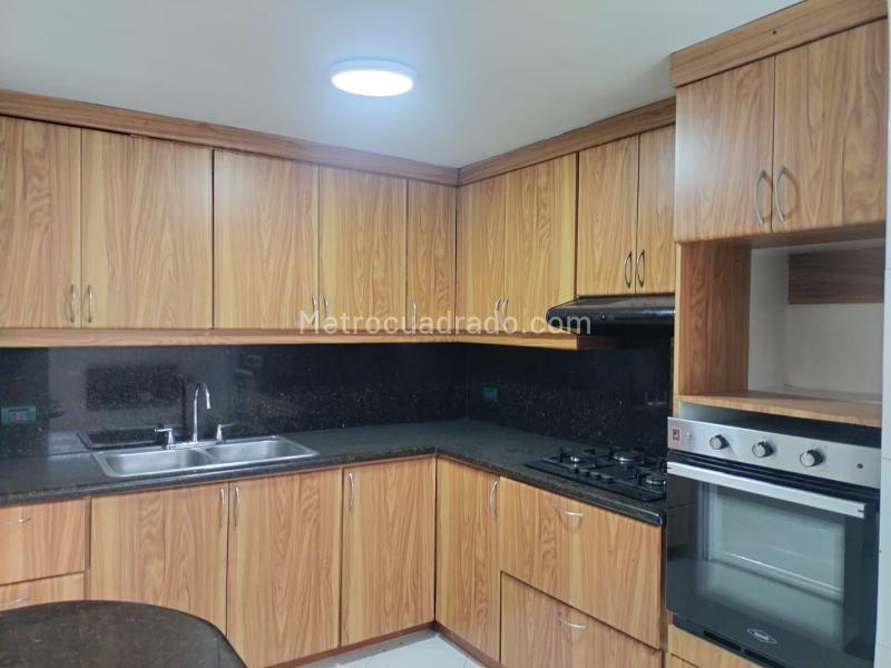 Apartamento Amplio de 3 Alcobas en El Poblado, Zona Tranquila - 7