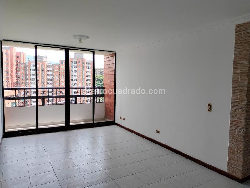 Spacious 3BR Apartment with Service Room in El Poblado - 2