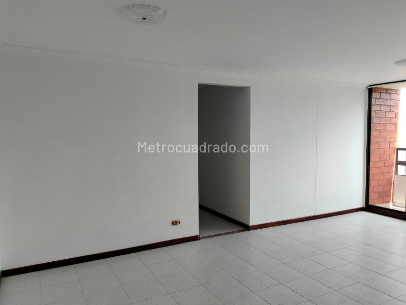 Spacious 3BR Apartment with Service Room in El Poblado - 3
