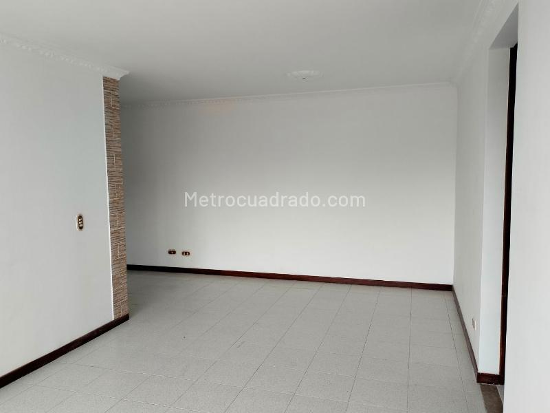 Spacious 3BR Apartment with Service Room in El Poblado - 4